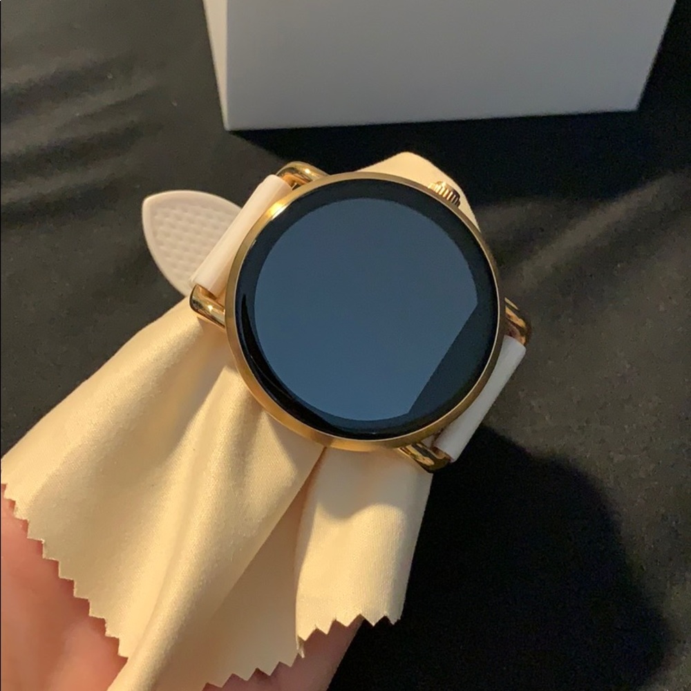 Fossil Q Wander Smart Watch - Picture 3 of 5